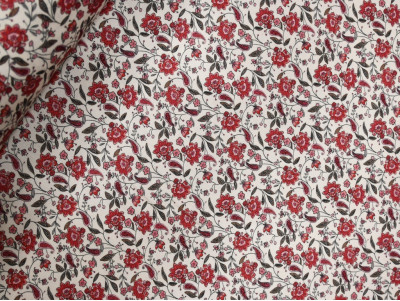 Tela pana 100% algodón floral rojo y negro | Jardines de Kioto