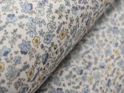 Muselina estampada de flores azules| 100% algodón