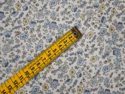 Muselina estampada de flores azules| 100% algodón