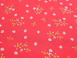 Muselina de flores en fondo fucsia| 100% algodón