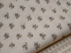 Voile de algodón 100% flores pequeñas fondo crema