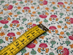 Voile estampado de flores liberty