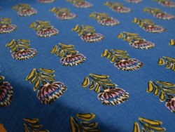 Muselina algodón 100% azul con flores malva y mostaza – 130 g/m²