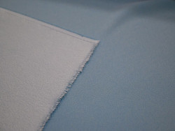 Crepé de azul claro