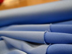 Crepé de azul cielo