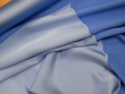 Crepé de azul cielo