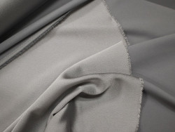 Crepé de raso gris perla