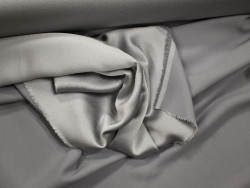 Crepé de raso gris perla