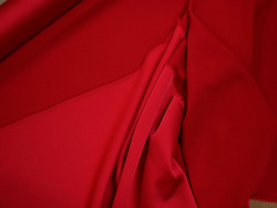 Crepé de raso rojo
