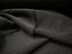 Crepé de raso negro