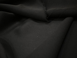 Crepé de raso negro