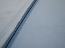 Crepé de raso azul claro