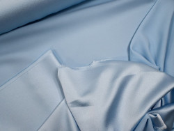 Crepé de raso azul claro