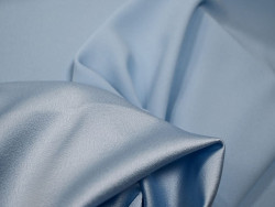 Crepé de raso azul claro