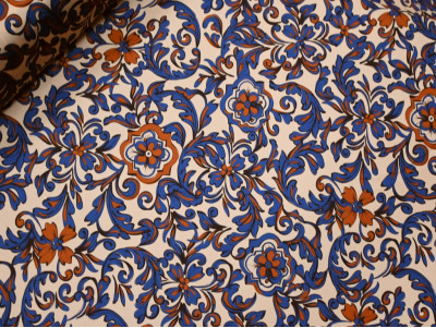 Crepé Satén Floral Azul Cobalto y Teja