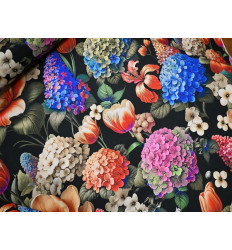 Mantelería Estampada de Flores | Fondo Negro