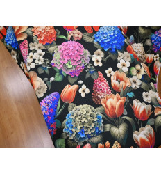 Mantelería Estampada de Flores | Fondo Negro