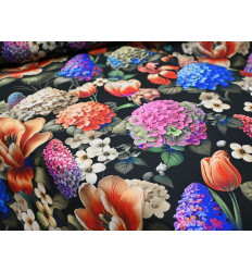 Mantelería Estampada de Flores | Fondo Negro