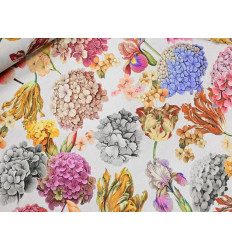 Mantelería Estampada de Flores | Fondo Negro