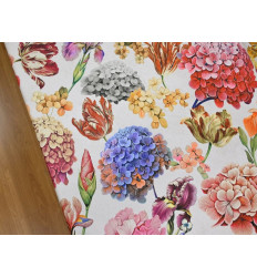 Mantelería Estampada de Flores | Fondo Negro