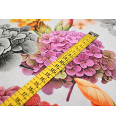 Mantelería Estampada de Flores | Fondo Negro