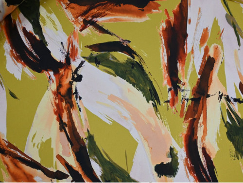 Crepe Satén Estampado Abstracto Verde Lima y Tierra