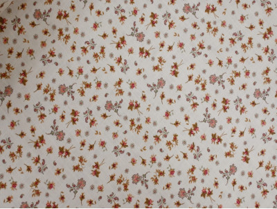 Algodón Rústico con Textura y Rosas Pequeñas sobre Crudo | 100% Algodon - 150 Gr/m²